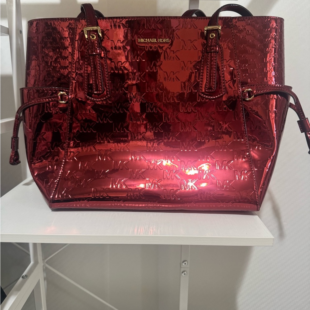 NWT Michael Kors Large East-West Tote - Cherry With Logo